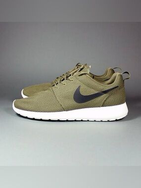 Nike Roshe Run sneakers in the "Iguana, men’s 10.5